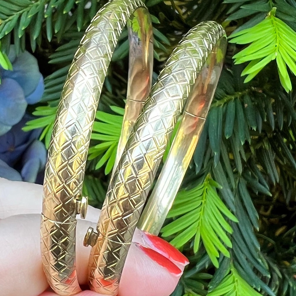 ETERNA GOLD 14K YELLOW GOLD BANGLE BRACELETS SET OF 2 TWO ORNATE ETCHED RETIRED